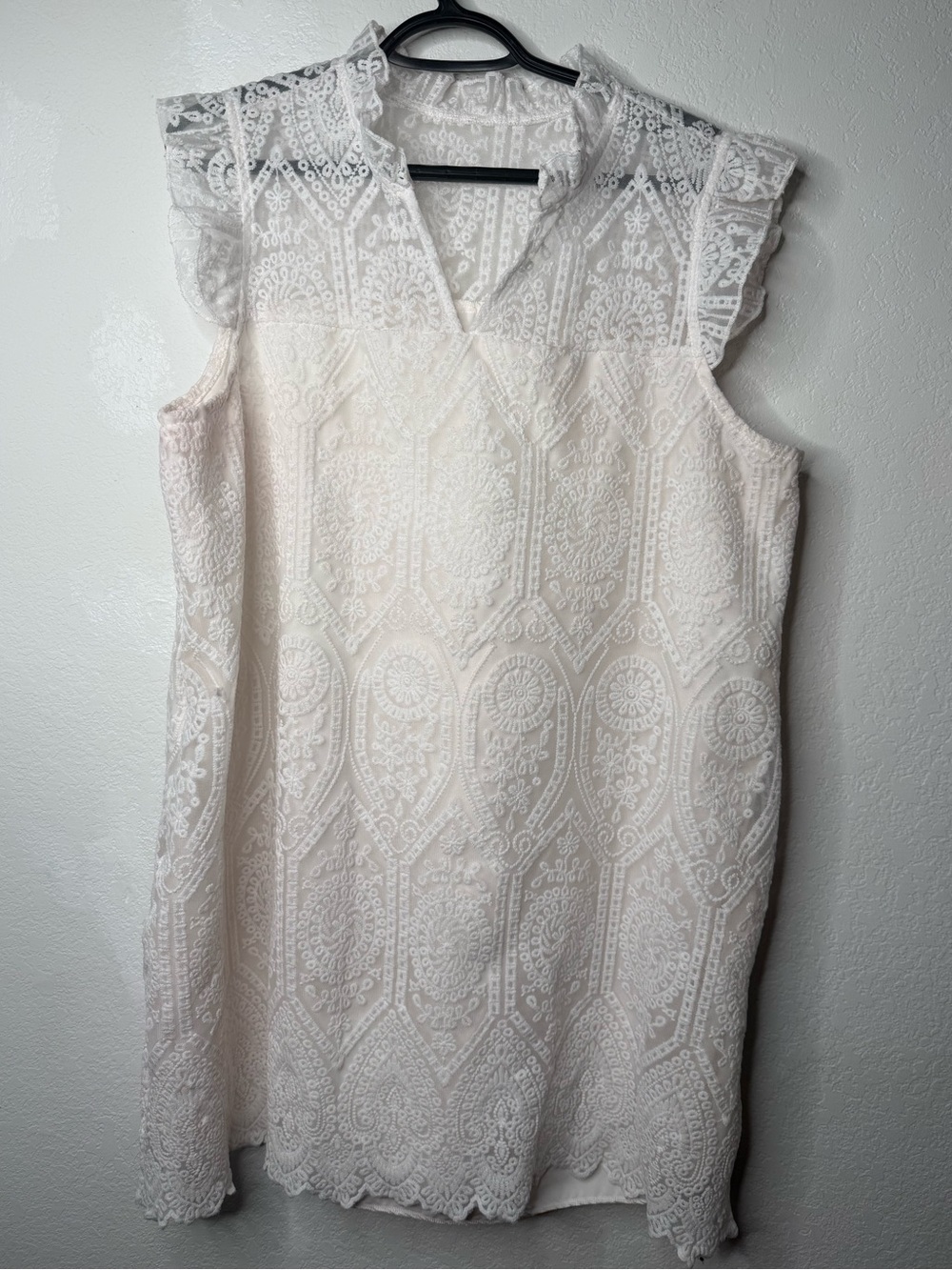 Women's Lace Sleeveless Shift Dress in Ivory size M